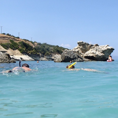 Plaża Xigia - naturalne spa siarkowe na Zakynthos - dobre miejsce do snorkingu, choć woda bywa mętna od siarki