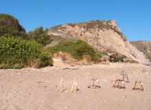 Plaża Dafni - na plaży jest mnóstwo gniazd, w których żółwie Careta Careta złożyły jaja