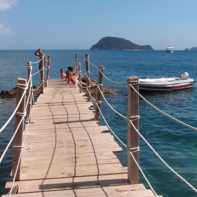 Cameo Islet - pomost prowadzący do morza przy plaży