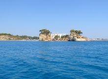 Cameo Islet - widok z łodzi na wyspę od strony morze