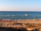 Plaża "Banana Beach" - duża piaszczysta plaża na Zakynthos ze sportami wodnymi