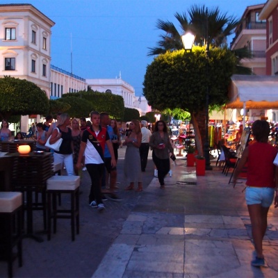 Miasto Zakynthos - wieczorem zaczyna się życie ulicy