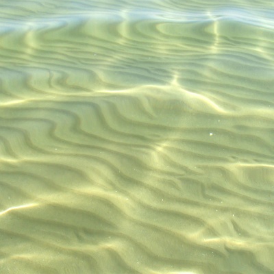 plaża Laganas - piasek jak nad Bałtykiem - miękki, żółty, czysty - bardzo płytka i ciepła woda