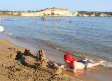 Plaża Gerakas, Zakynthos - miękki piasek idealny do budowy zamków, przy opuszczaniu plaży zamki należało zburzyć, bo w nocy na plażę przychodzą żółwie ...