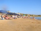 Plaża Gerakas, Zakynthos - w środkowej części plaży znajdują się leżaki i parasole