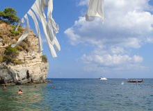 Cameo Islet - plaża z charakterystycznymi płótnami - częsty pocztówkowy widok z Zakynthos
