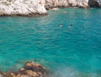 Porto Limnionas, Zakynthos - widok na zatokę - czysta woda zachęca do kąpieli i skoków do wody