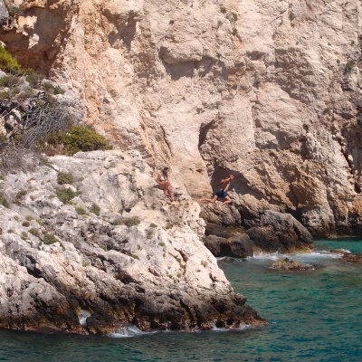 Porto Limnionas, Zakynthos - skoki do wody z klifu