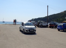 jeden z parkingów przy punktach turystycznych na Zakynthos - przystań w Limnou Keri